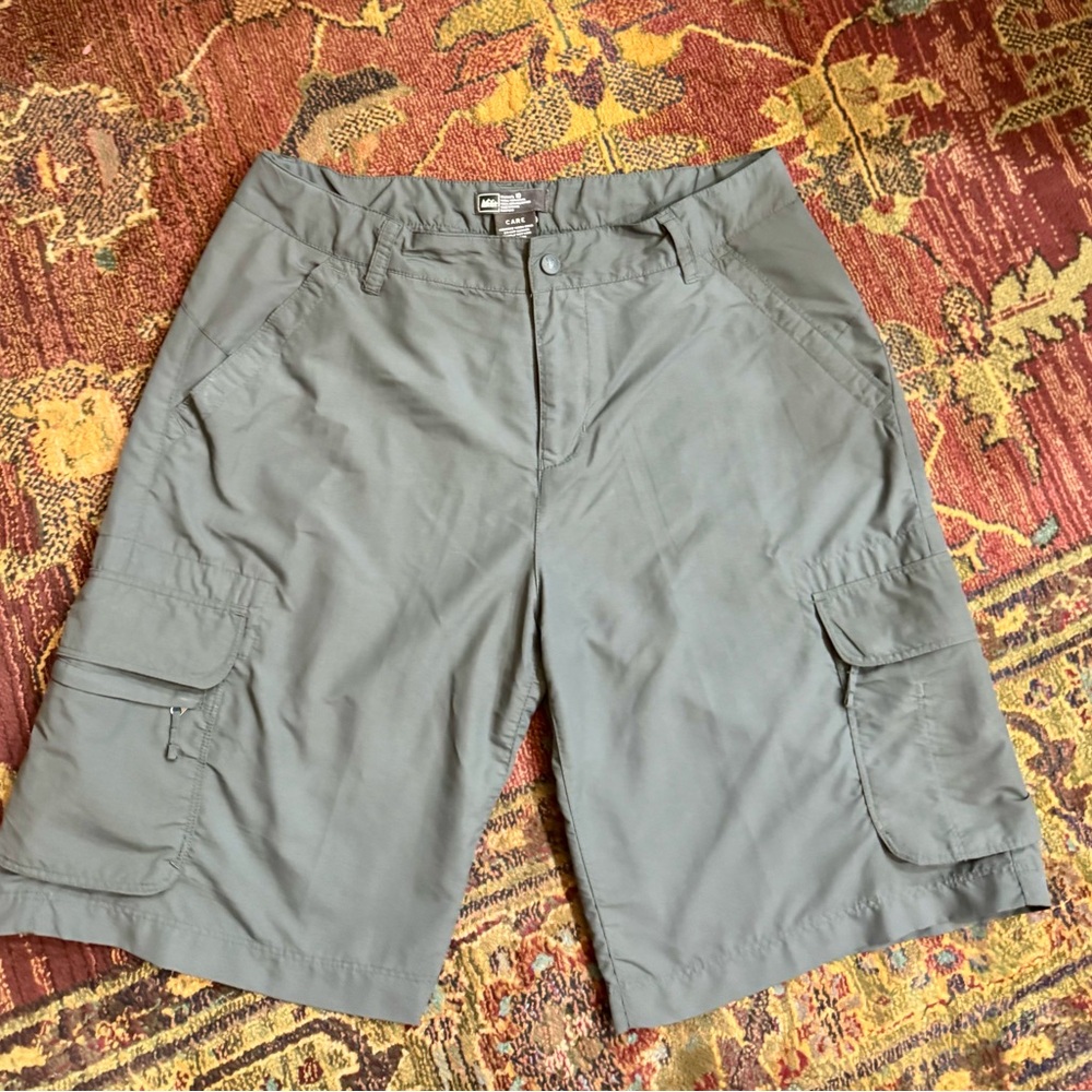 REI Women’s lightweight Charcoal Hiking Shorts SZ 10 EUC